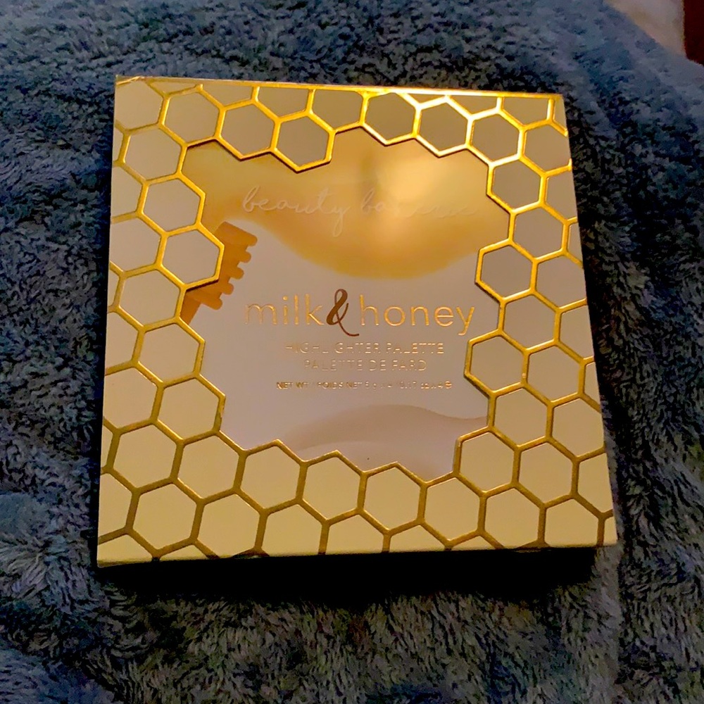 Milk and honey highlighter palette by beauty bakerie